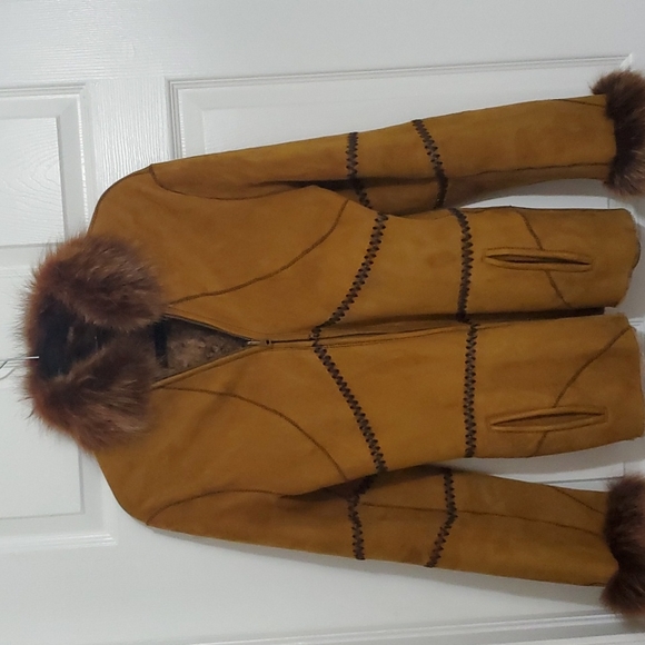 Giuliana Teso terra cotta and shearling jacket. Made in Italy. Size 42 is 6 U.S. - Picture 3 of 11